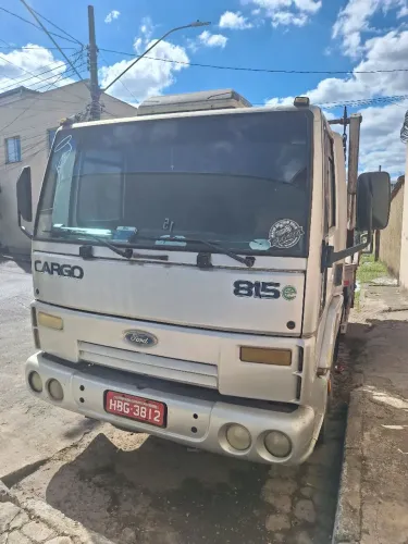 Ford cargo 815e poliguindaste