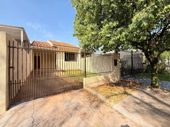 Casa para alugar em Maringá, Jardim Alvorada, com 3 quartos, com 100 m²