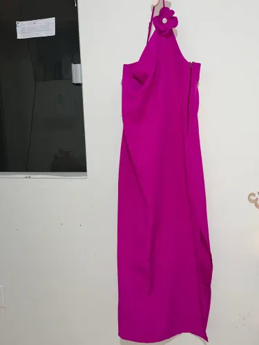 Vestido mid com fenda lateral