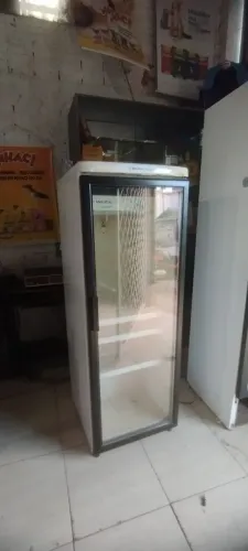 Cervejeira Metalfrio VB27R 270L Frost Free Porta de Vidro Gelando Forte