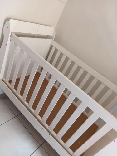 Berço cor branco em otimo estado
