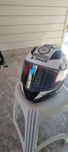 Vendo capacete de moto feminino