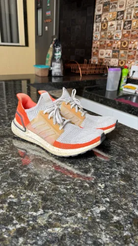 Ultraboost 19 tamanho 42/5.