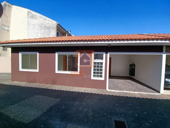 Casa à Venda No Bairro Uvaranas