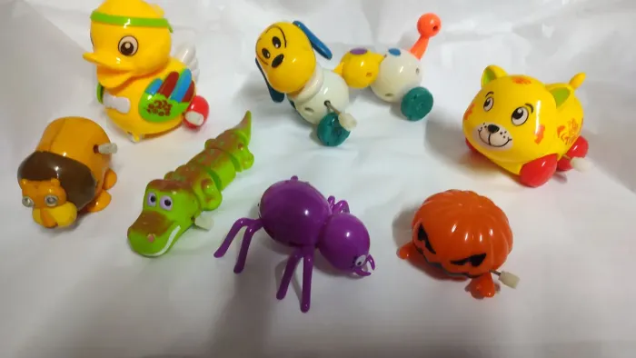 Bonecos miniaturas de corda (usado)