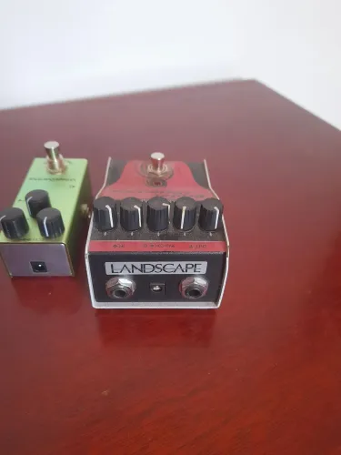 Vendo 2 pedais de guitarra por 200 reais.  1 distorcion da landscape  e 1 vintage overdra 