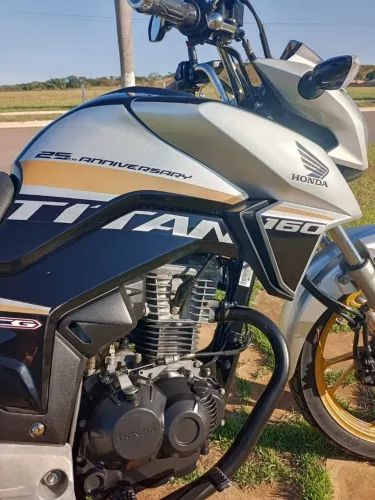 Vendo Titan 160 edição limitada