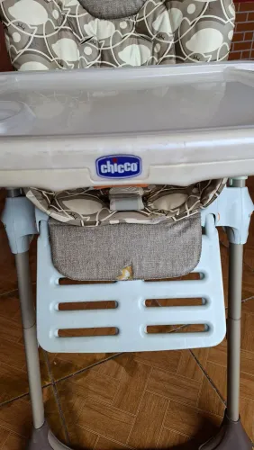 Cadeira de Alimentação Chicco Polly Easy (4 Rodas) - Regulável e Compacta