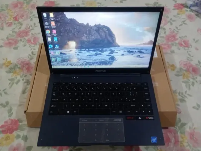 Notebook Positivo + Carregador e Caixa Original