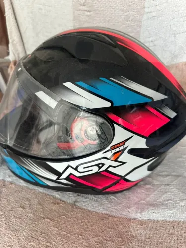 Vendo dois capacetes 