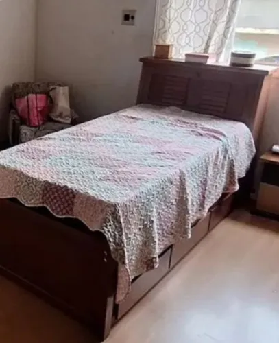Cama solteira/viúva com cabeceira baú madeira maciça
