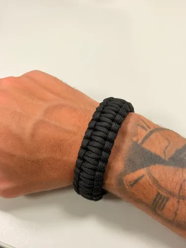 Pulseira Paracord sobrevivência com apito