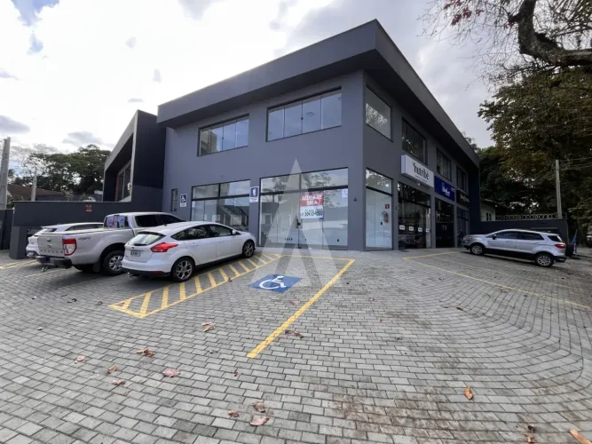 Loja comercial de esquina no bairro Anita Garibaldi com 98,28 m²