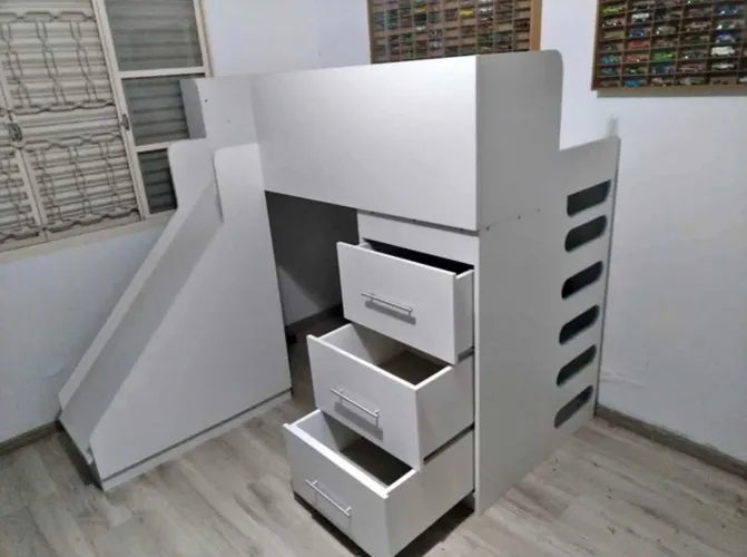 Cama infantil com escorregador