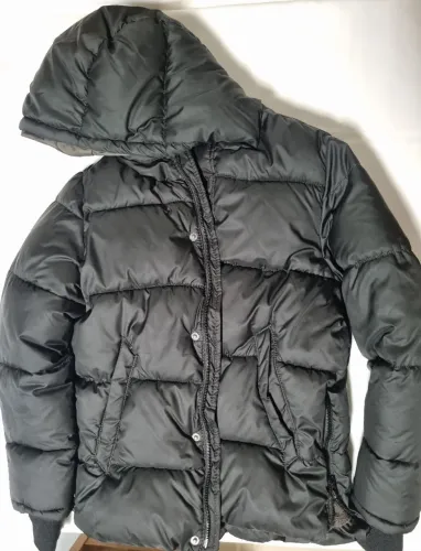 Jaqueta Puffer Infantil Preta com Capuz Zara Kids - Tam 10