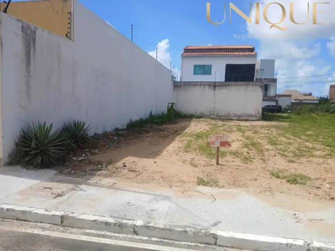 Terreno em excelente localização com 160m² no bairro Aruana - 220343 [23883]