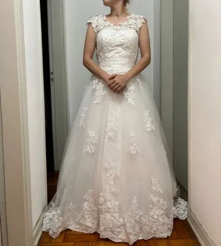 Vestido de noiva bordado tam M importado com saiote