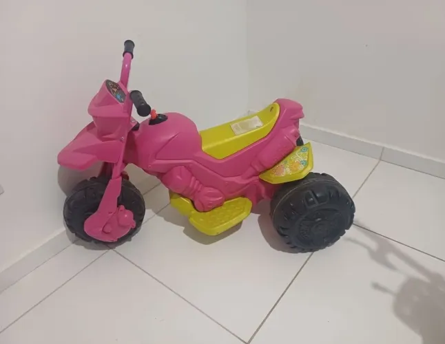 Moto elétrica feminina 