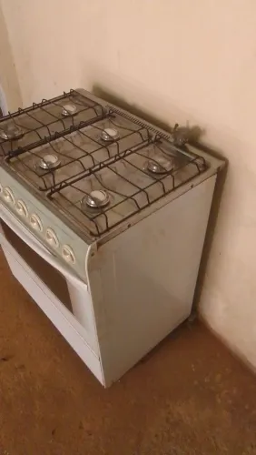 Fogão de 6 bocas em excelente estado com forno