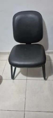 Vendo Cadeira de escritório FIRME,  SEM RASGOS 