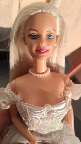 Barbie Princess Bride,lançada pela Mattel funcionando