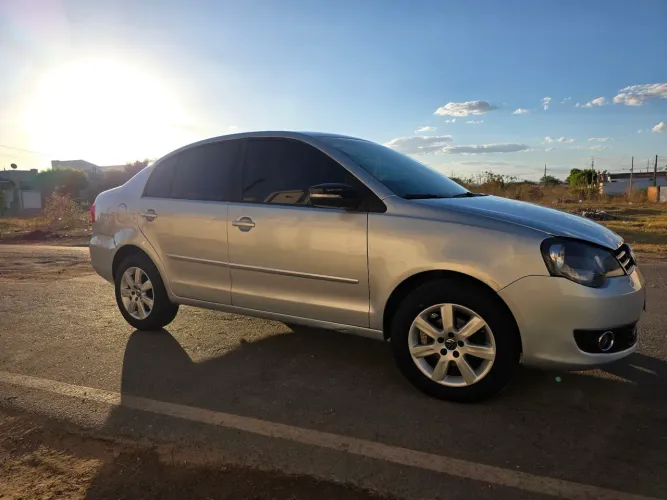 Volkswagen Polo Sedan 1.6 MI Total Flex 8V 4P 2012