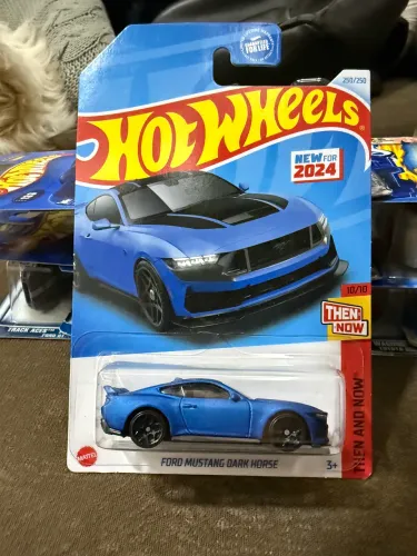 Hot Wheels - Ford Mustang Dark Horse - ano 2024