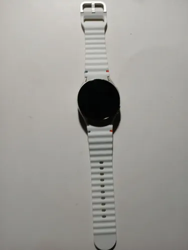 Galaxy watch 7 40mm Bluetooth com duas pulseiras elástica de nylon e uma branca de silicon
