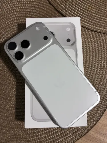 iPhone 17 pro max