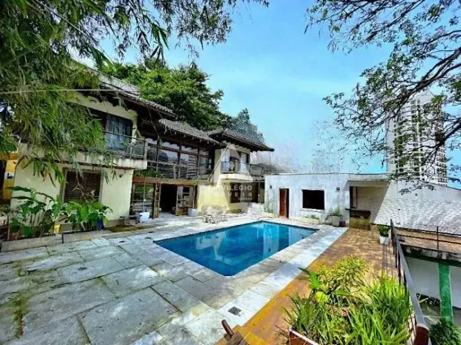 Casa em São Conrado. Espetáculo clássico da arquitetura. Projeto de Zanini. Reformada por