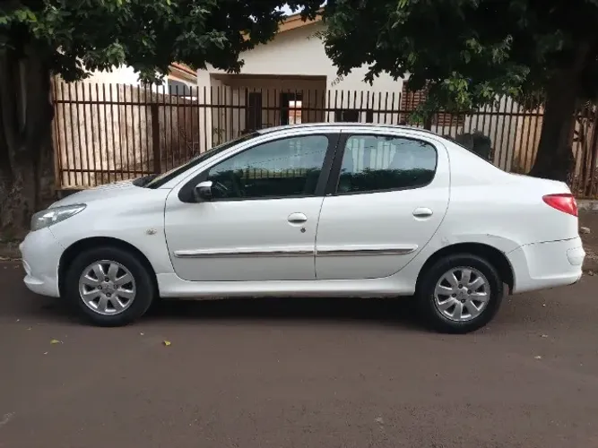 Peugeot 207 Sed. Passion XR Sport 1.4 Flex 8V 4P 2013