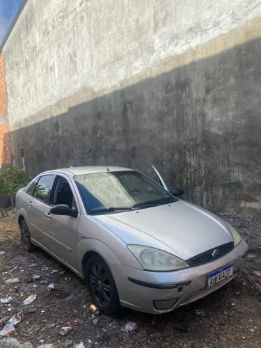 Ford Focus Ghia Sed. 2.0 16v/ 2.0 16V Flex 4P 2004