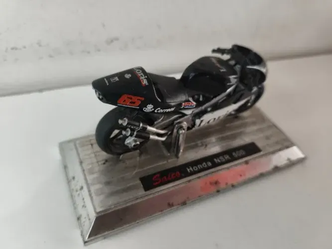 Miniatura Motos Competição Honda Nsr500 Loris Capirossi 2002 Preta E Branca
