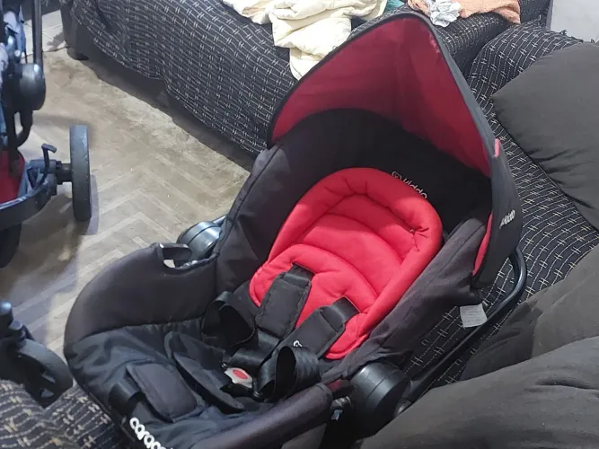 Carrinho de bebê+bebê conforto 