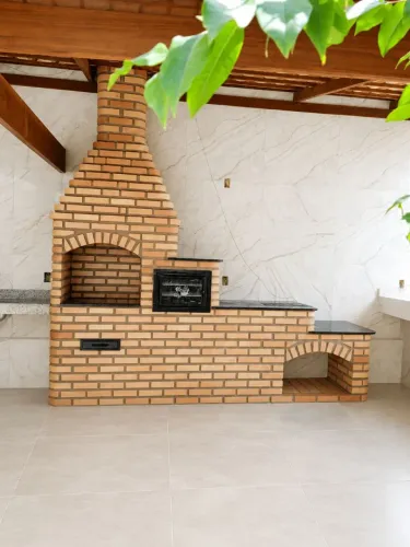 Trio churrasqueira com fogão de lenha e forno 