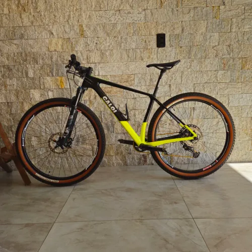 Bike aro 29 Caloi Carbon Racing 