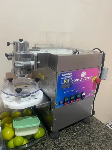 Máquina de salgado modeladora