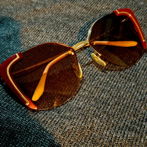 PRADA Óculos de Sol Dourado com Vermelho SPR 59V