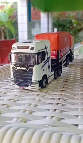 Miniatura de Carreta Graneleira