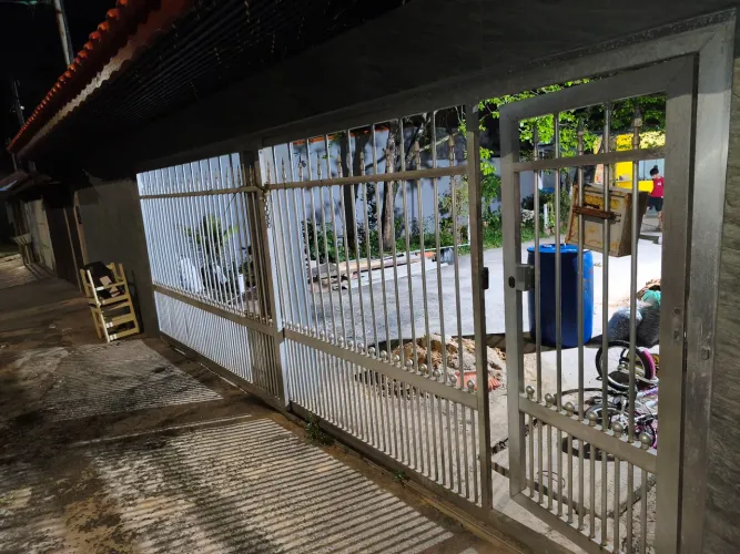 Portão alumínio comprimento 6:20 total cada lado 3:10 altura 2:02