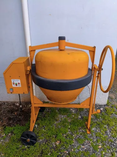  Betoneira CSM 120 litros SEMI-NOVA