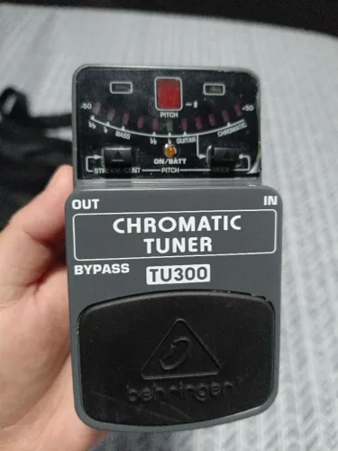 Pedal de Afinador Cromático Behringer TU300