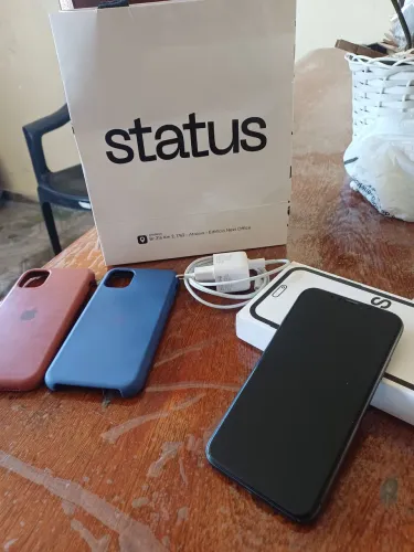 iPhone 11 128GB Preto - Perfeito Estado (Bateria 87% + Caixa e Brindes)