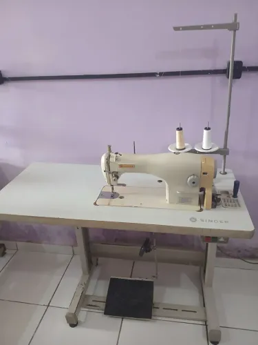 Máquina reta industrial singer