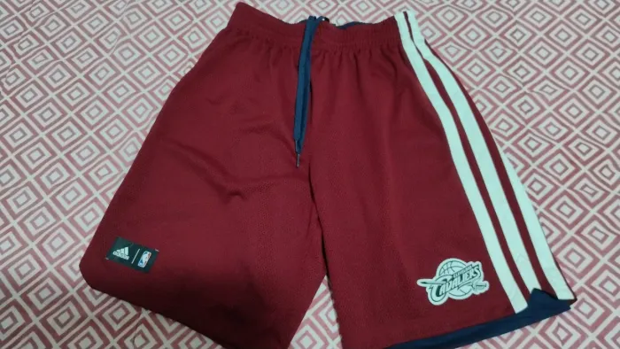 Bermuda Adidas NBA Cleveland Cavaliers - Vinho / Bordô - Tamanho M - Original