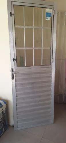 Vendo Porta de Alumínio 210 x 75