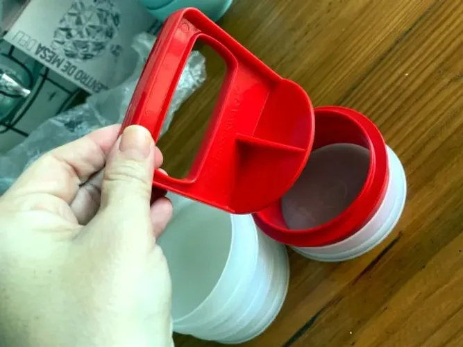 Kit hambúrguer Tupperware: prensa e porta-hambúrgueres
