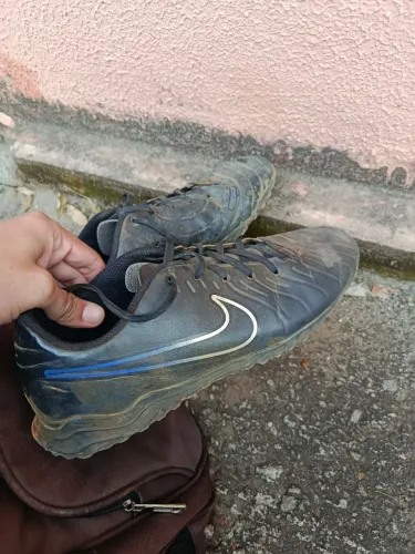 Chuteira society masculina nike