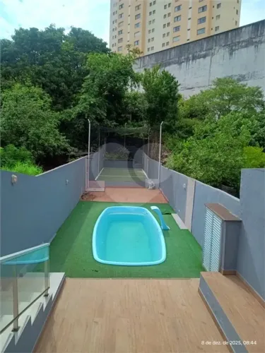 Casa à Venda com Piscina, Quadra Esportiva, Espaço Gourmet e 3 Dormitórios