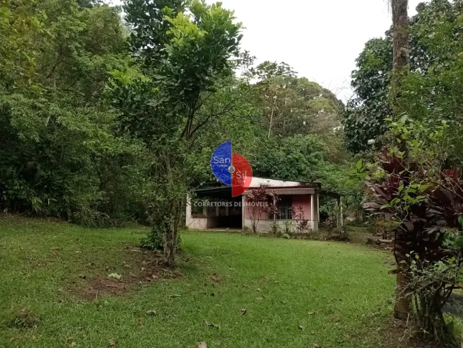 Casa à Venda, composta de 1 quarto e 1 banheiro, 100m2 de área construída, localizada no P